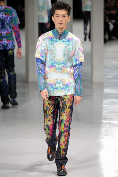 Look 32